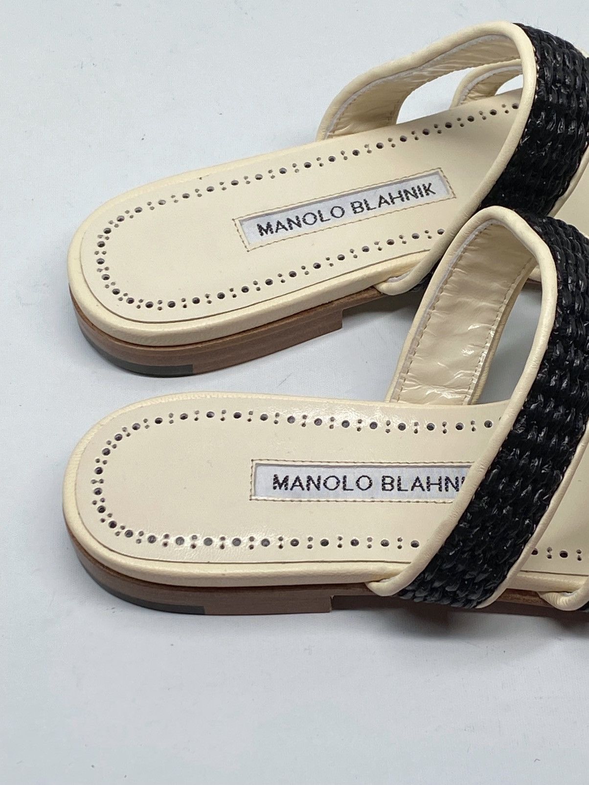 Manolo Blahnik Manolo Blahnik Susara Leather Sandals size 36 Size US 6 / IT 36 - 9 Thumbnail