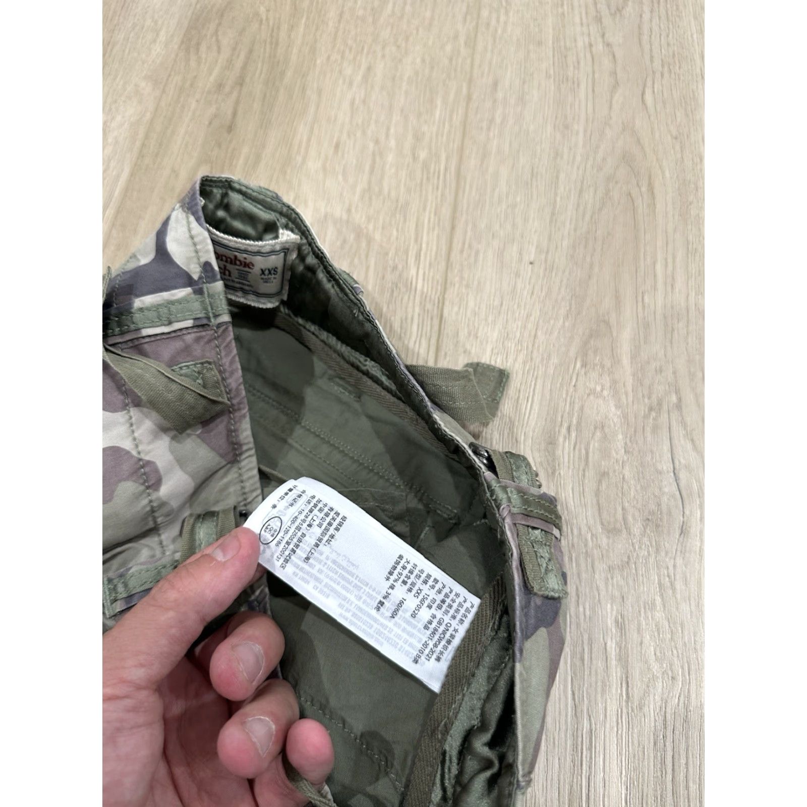 Abercrombie & Fitch VINTAGE Abercrombie & Fitch Pants Womens 28x30.5 Camo Cargo Y2K Baggy Paratooper Green Cotton Blend Twill Relaxed Straight Mens? No. Size 28" / US 6 / IT 42 - 7 Thumbnail