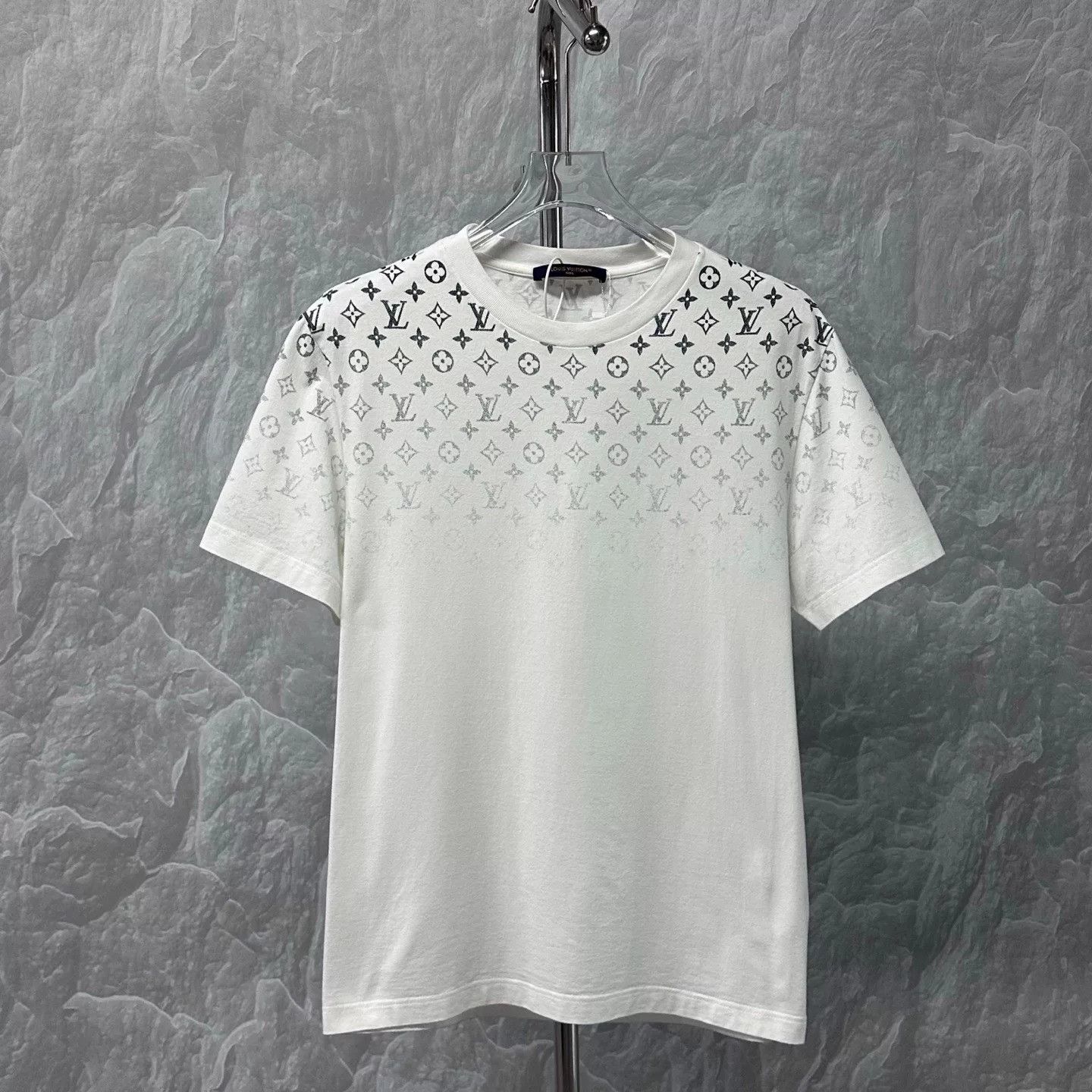 Louis Vuitton Louis Vuitton Monogram Gradient Short Sleeve T-shirt Size US L / EU 52-54 / 3 - 1 Thumbnail