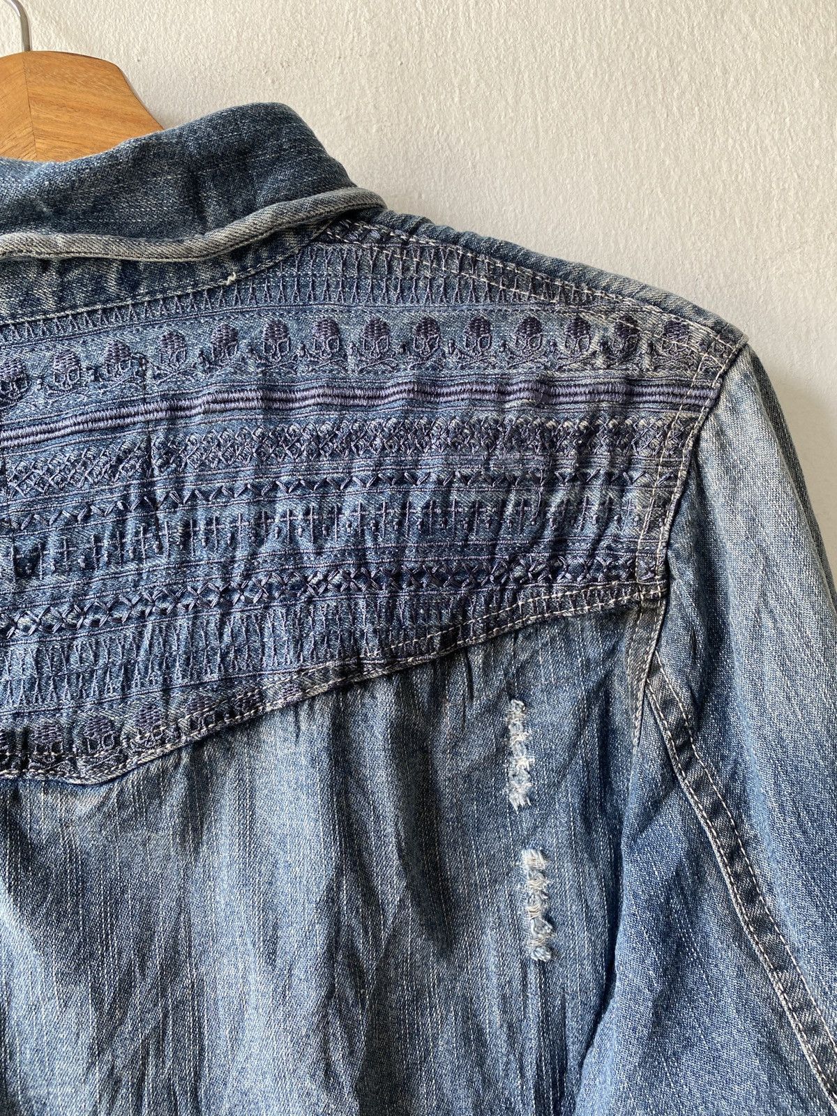 In The Attic × Japanese Brand In The Attic Japan Distressed Button Up Denim Shirt Size US M / EU 48-50 / 2 - 12 Thumbnail