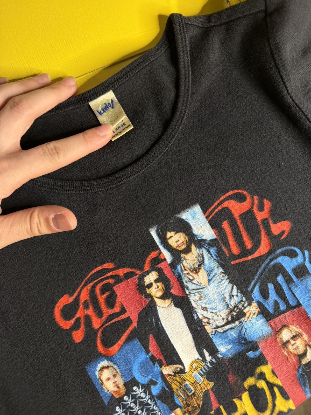 Vintage 1980s Aerosmith women’s vintage T-shirts Size S / US 4 / IT 40 - 2 Thumbnail