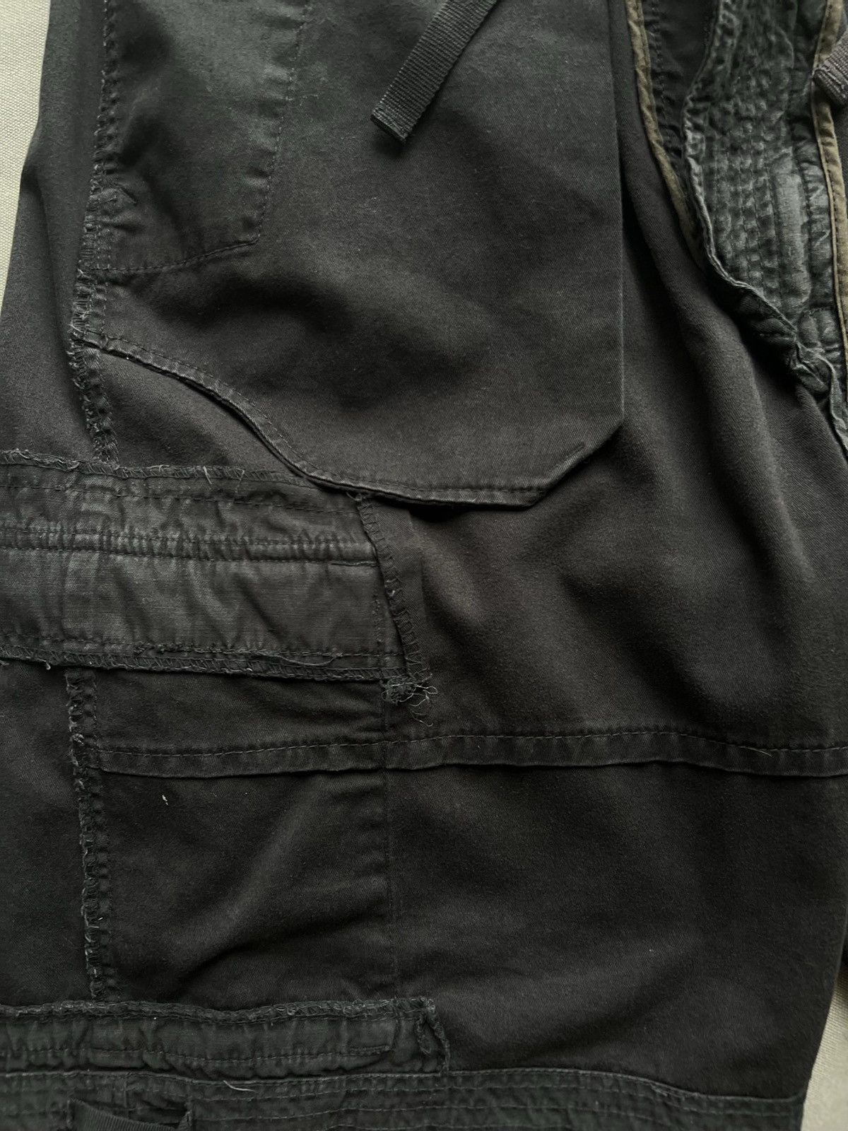Vintage 2000s Rothco Cargo Shorts — Sunfaded Black “Ghost Dog” Size US 34 / EU 50 - 6 Thumbnail