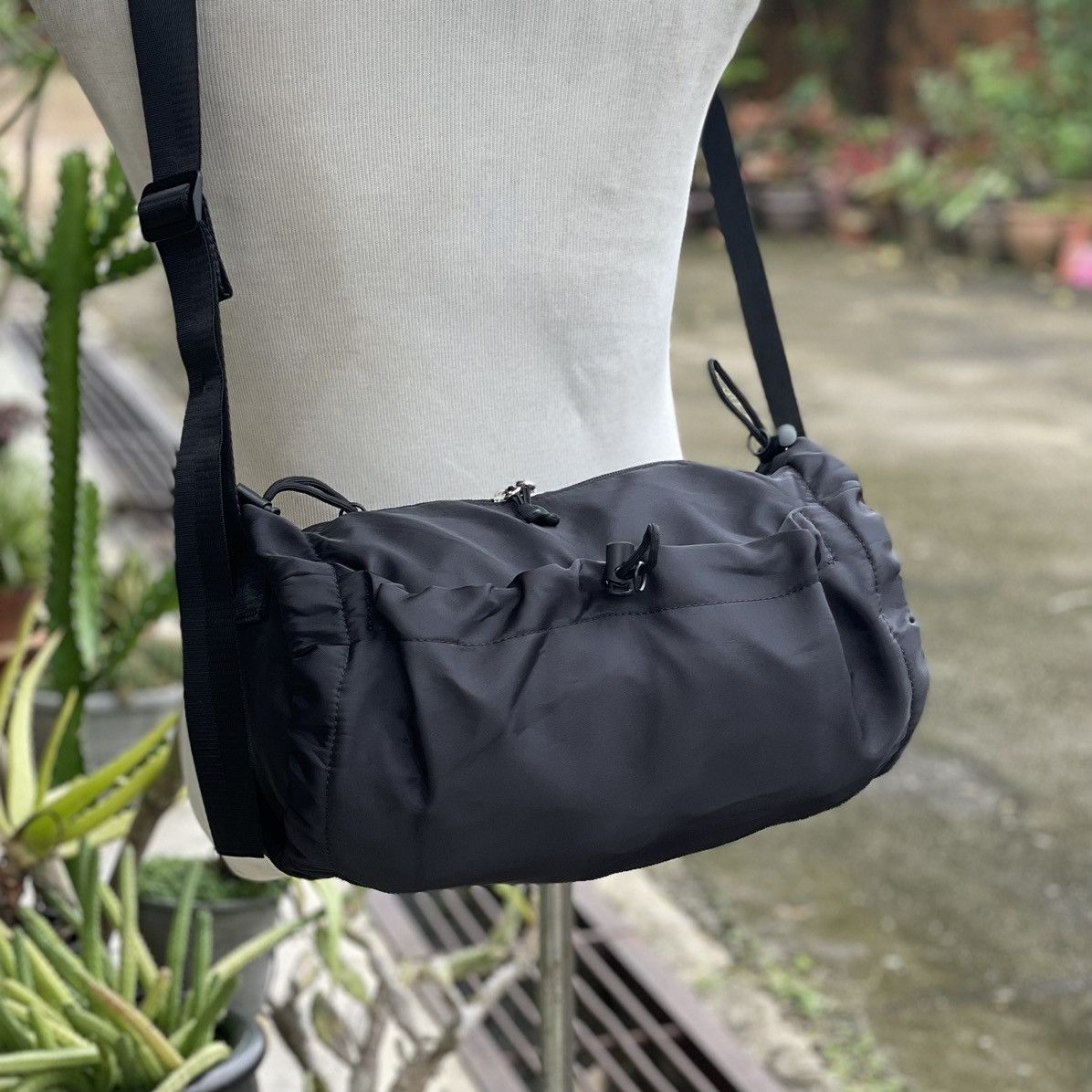 Other Black Nylon Soft Wrinkled Duffle Bag Size ONE SIZE - 2 Thumbnail