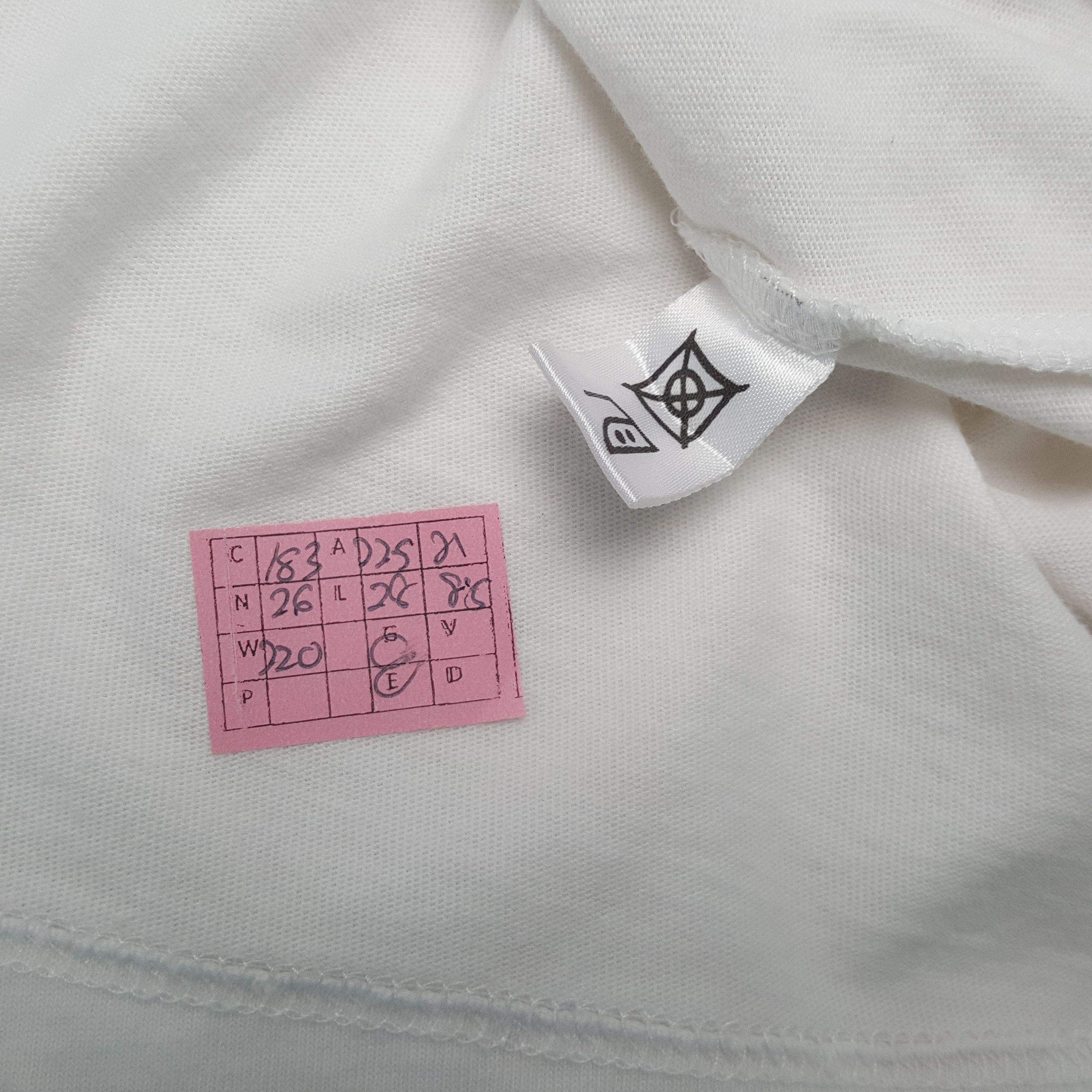 Burberry BURBERRYS Fashion Style Spellout Rare Design Tshirt dp1 Size US L / EU 52-54 / 3 - 4 Thumbnail