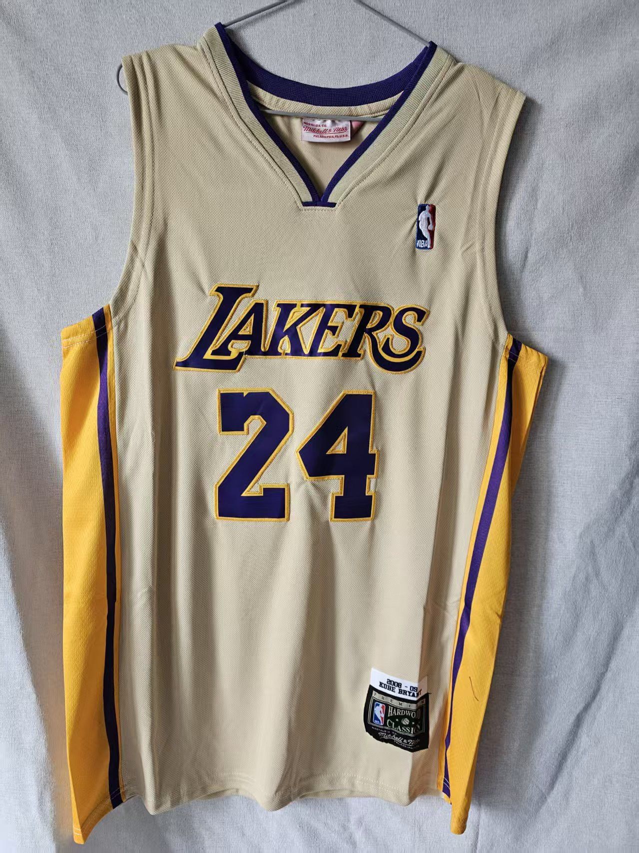 NBA Lakers #24 Kobe Bryant Jersey Yellow Size US XL / EU 56 / 4 - 1 Thumbnail