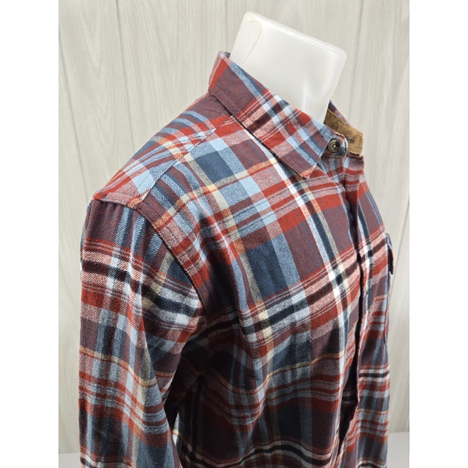 Vintage Legendary Whitetails Shirt Long Sleeve Flannel Button-Up Cotton Red Blue Plaid LT Big & Tall Mens Size US L / EU 52-54 / 3 - 7 Thumbnail