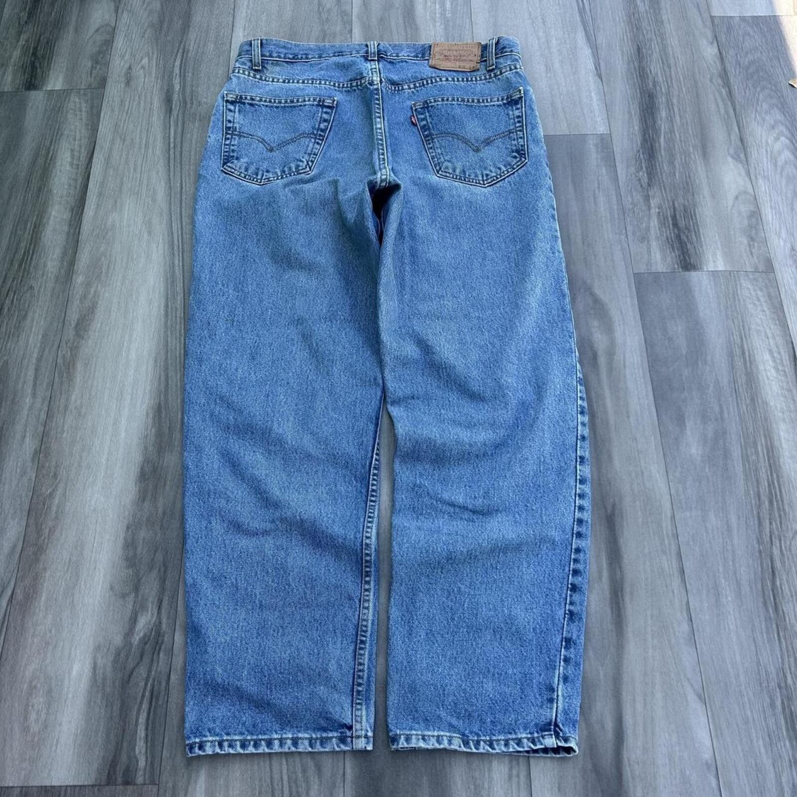 Levi's Vintage 90’s Levi’s 550 Lightwash Jeans Paper tag 36/30 Size US 36 / EU 52 - 1 Thumbnail