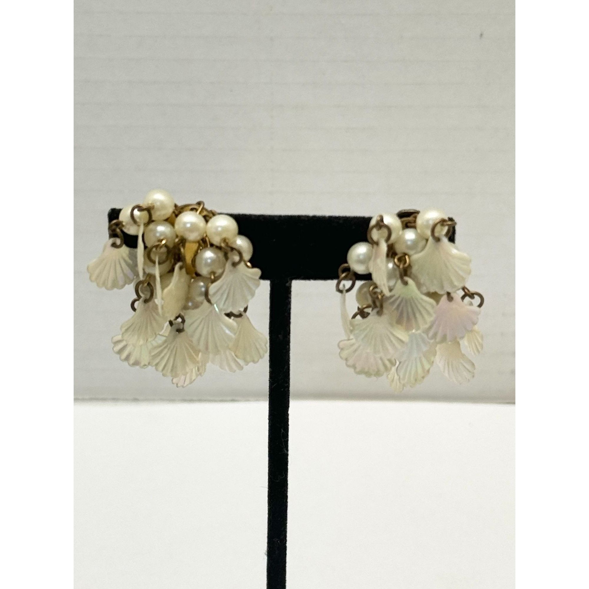 Vintage Vintage beaded plastic sea shell earrings Size ONE SIZE - 2 Thumbnail