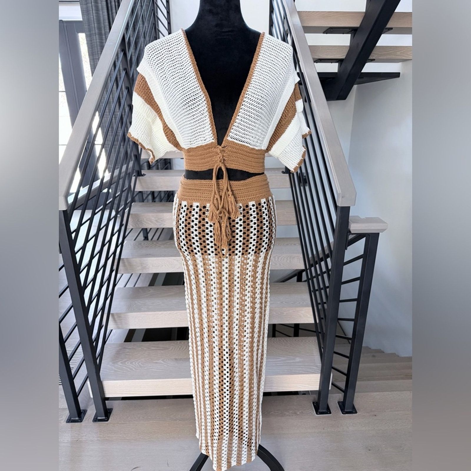 Other New Chic Crochet Maxi Skirt in Tan and White one size Size 27" / US 4 / IT 40 - 9 Thumbnail