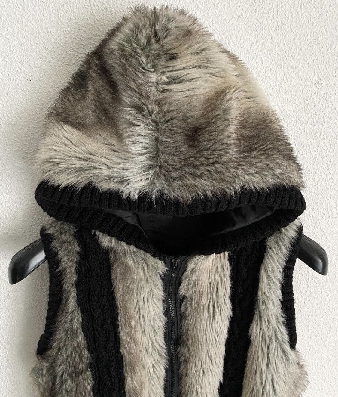 Vintage Vintage hooded fur vest Size US S / EU 44-46 / 1 - 2 Thumbnail