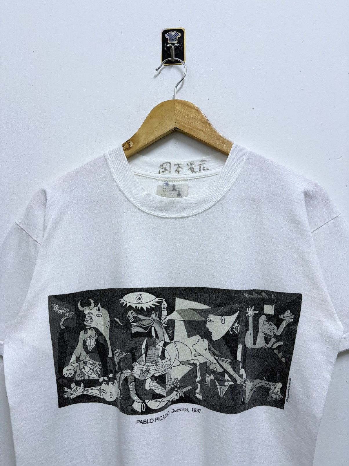 Vintage Vintage 90's Pablo Picasso - Guernica 1937 Anti War T-Shirt Size US M / EU 48-50 / 2 - 3 Thumbnail