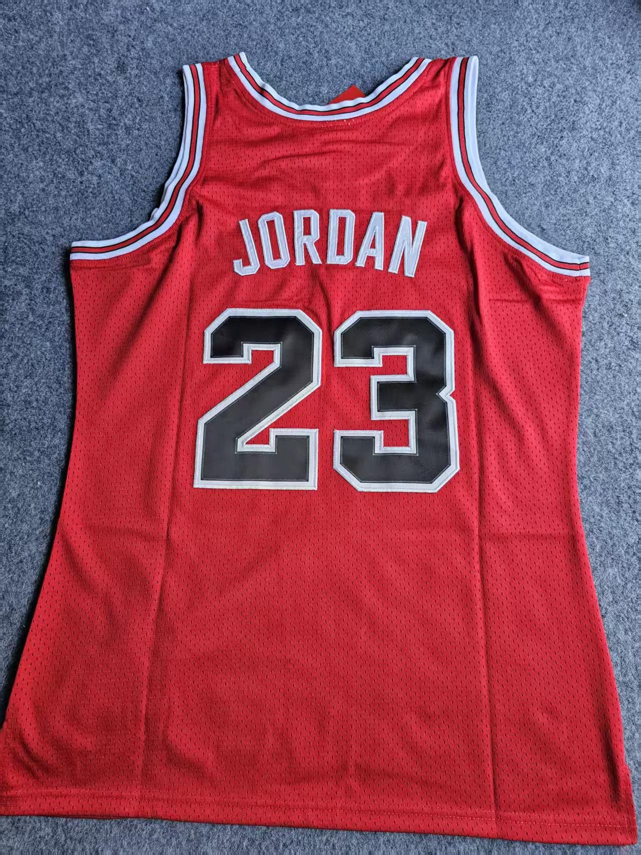 NBA 1984 85 Chicago Bulls 23 Michael Jordan Jersey Size US M / EU 48-50 / 2 - 2 Thumbnail