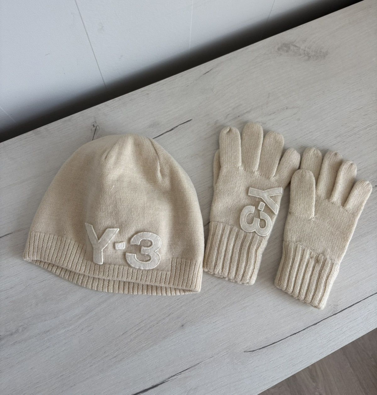 Yohji Yamamoto Y-3 Yohji Yamamoto Knit Beanie Hat & Gloves Set Cream Size S Size ONE SIZE - 1 Thumbnail