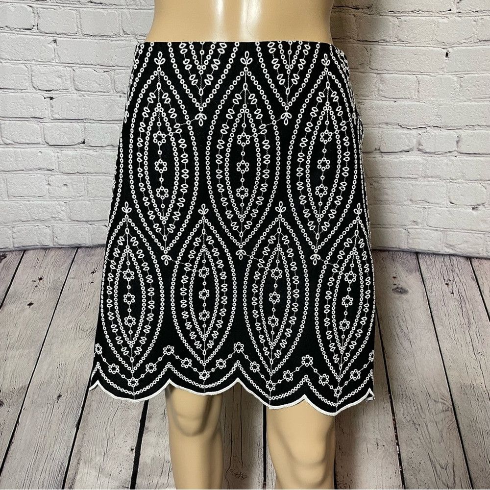 Loft New LOFT Cotton Black White Embroidered Scalloped Shift Ski Size 32" / US 10 / IT 46 - 2 Thumbnail