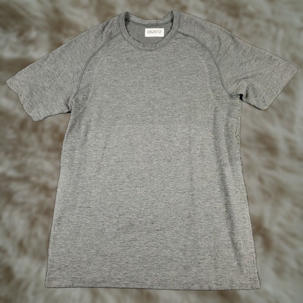 Lululemon Lululemon Men's T-Shirt Size Small Gray Short Sleeve Activewear Size US S / EU 44-46 / 1 - 1 Thumbnail