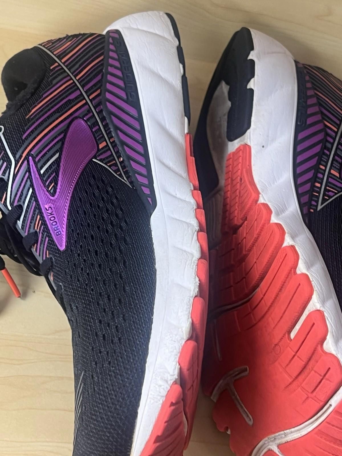 Brooks Brooks Adrenaline GTS 19 Black/Purple Running Shoes S 11.5 Size US 11.5 / IT 41.5 - 7 Thumbnail
