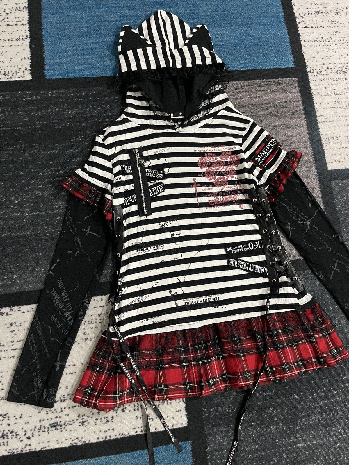 Japanese Brand 📌Binding Offer📌Vintage Mad Punk Girl Longsleeve Hoodie Size M / US 6-8 / IT 42-44 - 4 Thumbnail