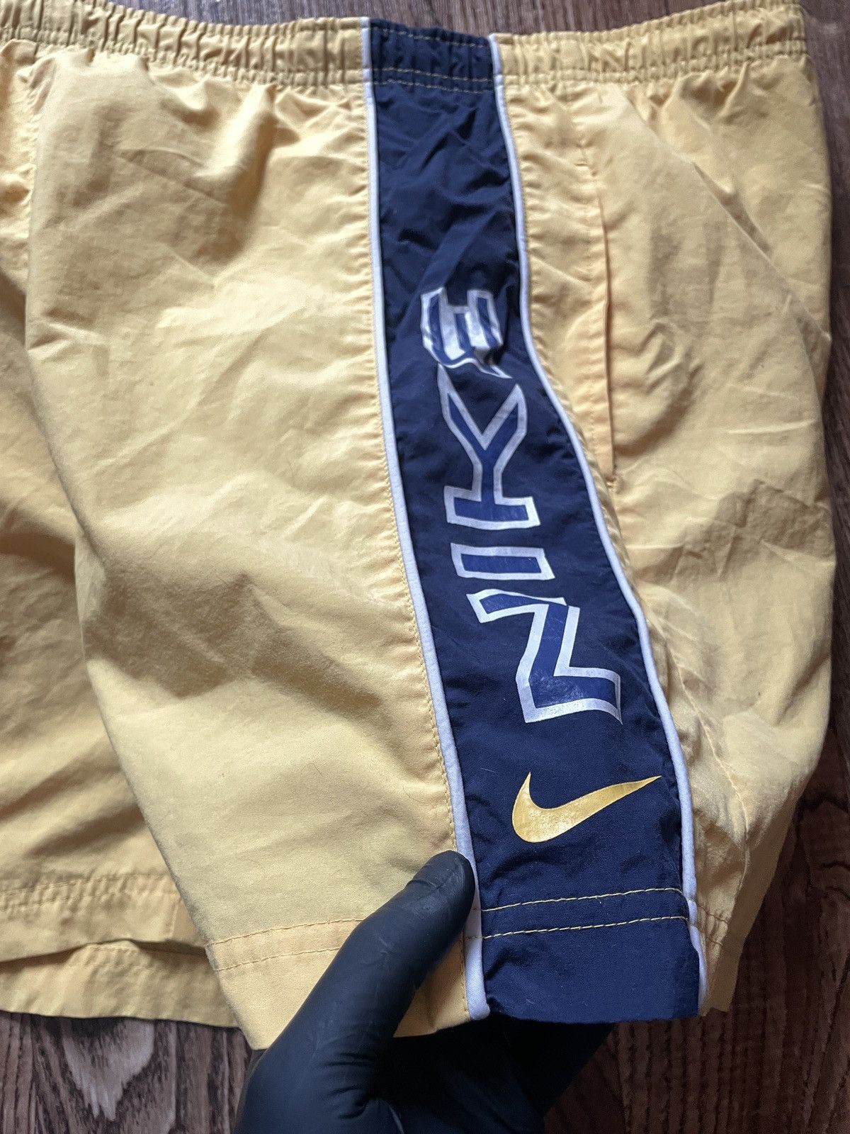 Nike Vintage Nike shorts streetwear swoosh casual y2k size M Size US 32 / EU 48 - 2 Thumbnail