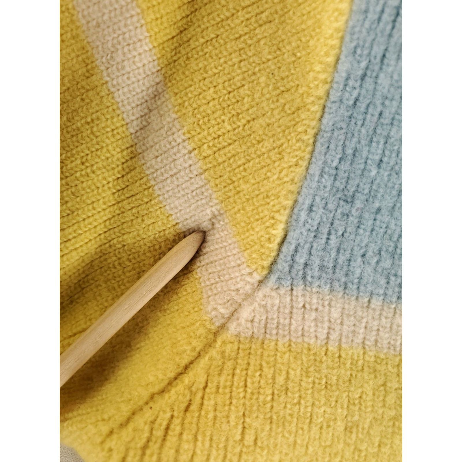 Obermeyer VINTAGE Obermeyer Sweater Womens S 100% Wool Yellow Daisy Applique Austria 60s Pullover Blues Size S / US 4 / IT 40 - 5 Thumbnail