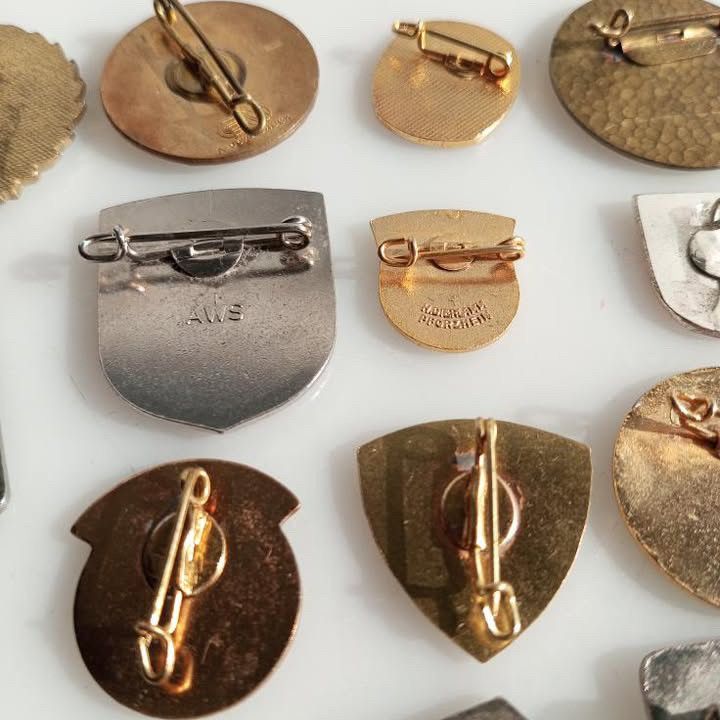 Vintage Vintage Europe PIN Enamel Metal steel Copyrigt 1970s 1980s Size ONE SIZE - 8 Thumbnail