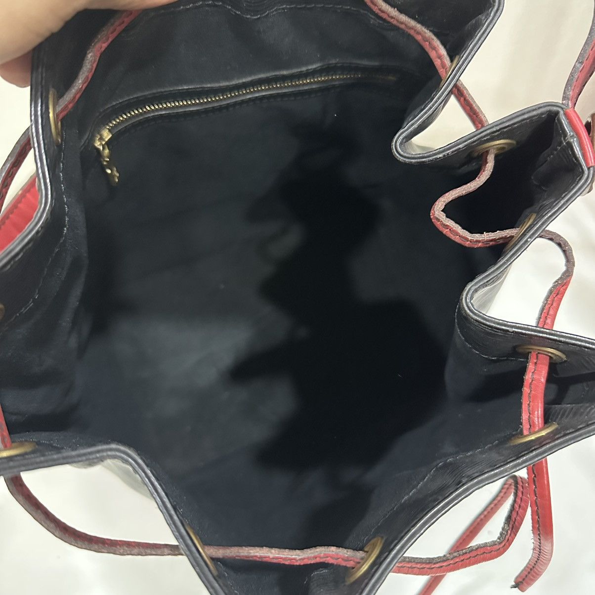 Louis Vuitton ‼️LD‼️LOUIS VUITTON LARGE NOE BICOLOR EPI LEATHER SHOULDER BAG Size ONE SIZE - 10 Thumbnail