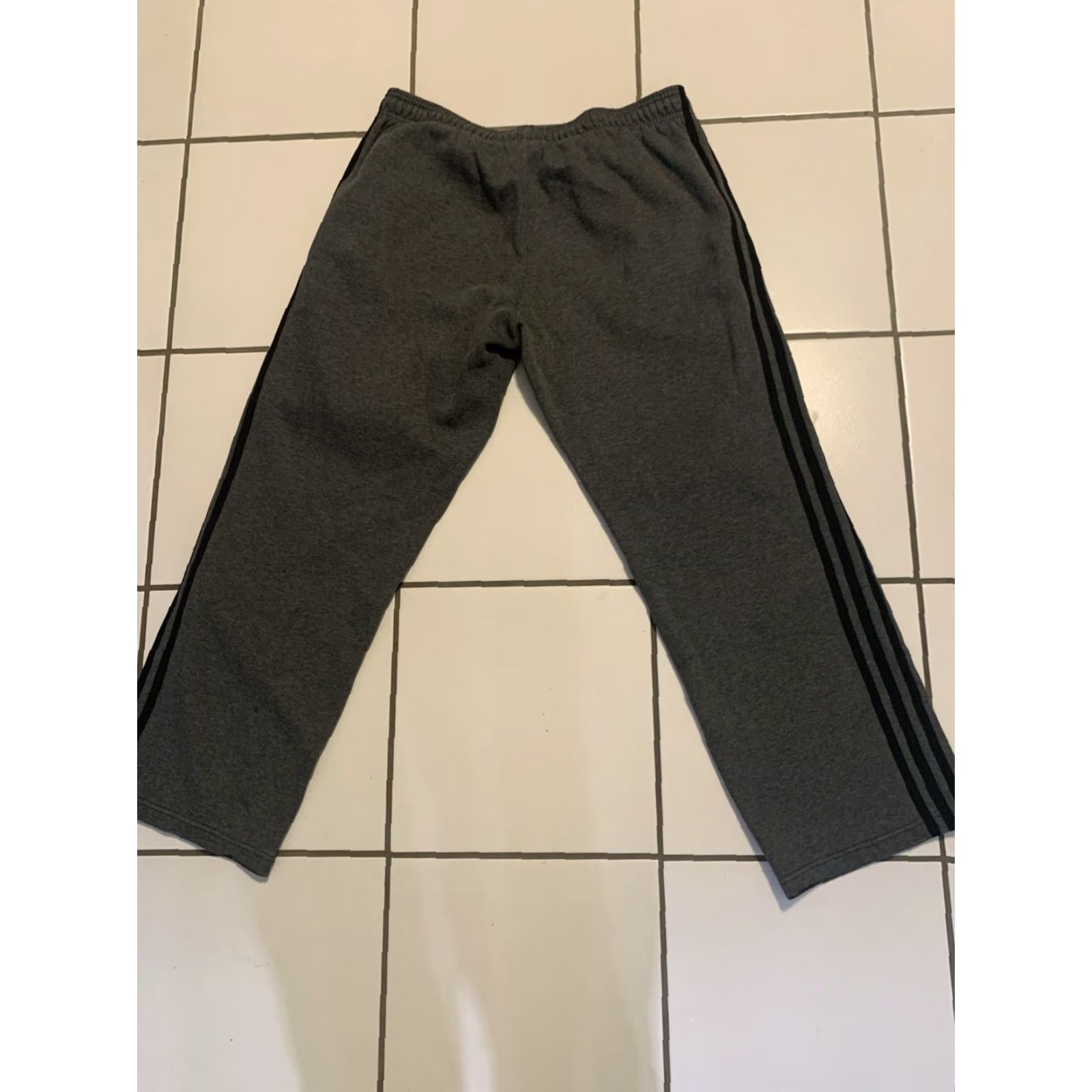Adidas Adidas Men’s Gray Jogger Sweatpants Tapered Fit Activewear Gym & Running 28 Inch Inseam Size US 31 - 2 Thumbnail