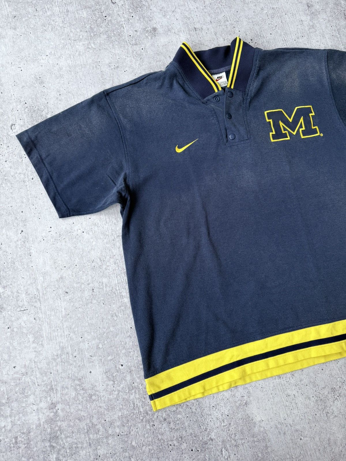 Nike × Vintage Nike vintage Michigan Wolverine Warm Up Shirt Size US XL / EU 56 / 4 - 4 Thumbnail