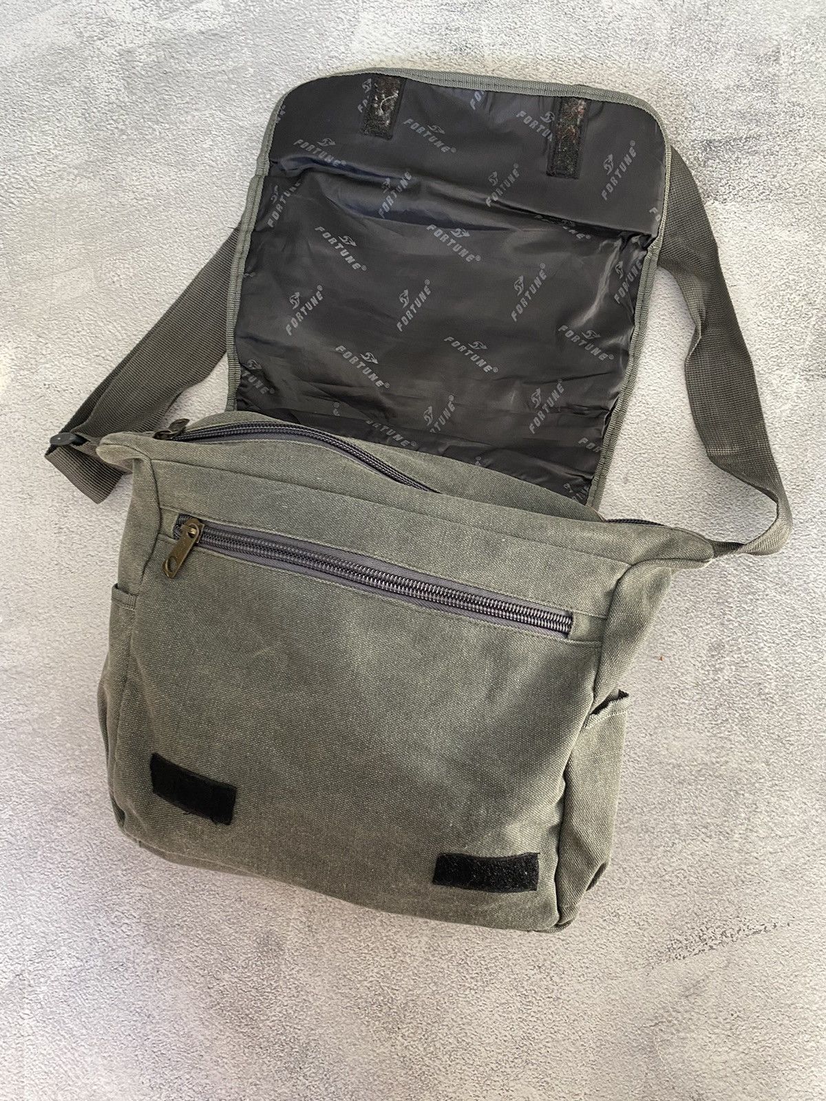 KMRii Japanese KMRii Diesel style faded distressed sling bag Size ONE SIZE - 4 Thumbnail