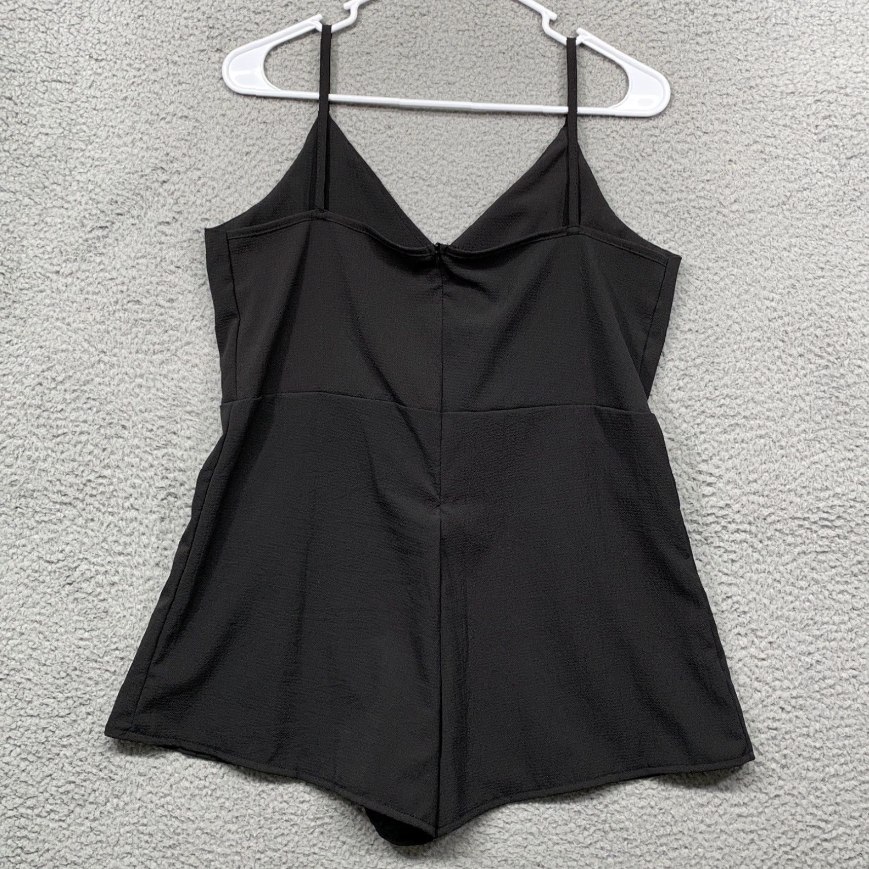 Vintage **Black Elastic Waist Women Romper Size L (Runs Small)** User: Women Black Elastic Waist Romper Size L (Runs Small) Size 36" / US 14 / IT 50 - 3 Thumbnail