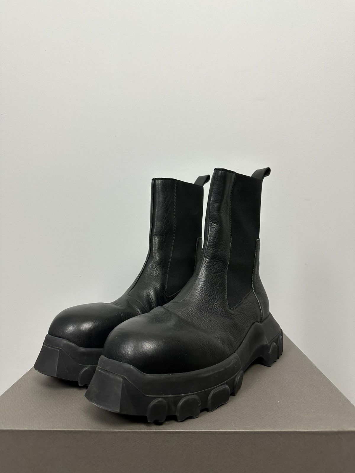Rick Owens FW19 ‘LARRY’ Calfskin Bozo Tractor Boots Size US 11 / EU 44 - 1 Thumbnail