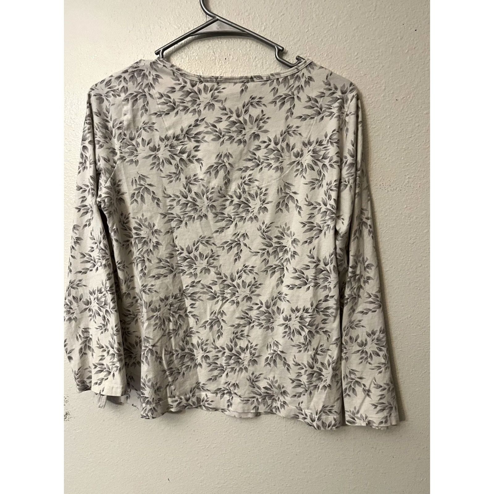 Charter Club Charter Club Pajama Top Womens Medium White Gray Floral Henley Neck Size M / US 6-8 / IT 42-44 - 2 Thumbnail