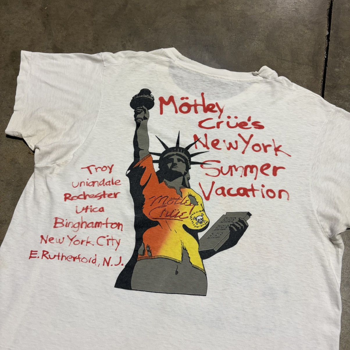 Band Tees Vintage 80s Motley Crue Band T shirt New York Tour Rock 1987 Size US XL / EU 56 / 4 - 13 Thumbnail