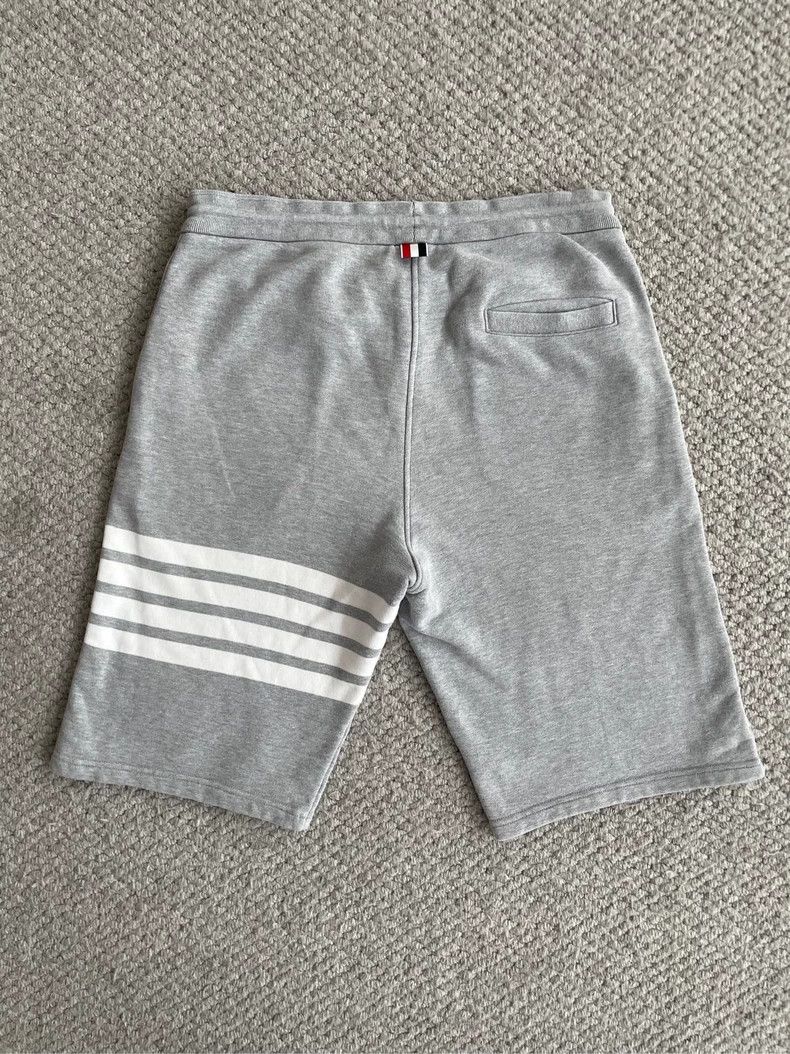 Thom Browne Thom Browne size2 Classic grey shorts Size US 26 / EU 42 - 2 Thumbnail