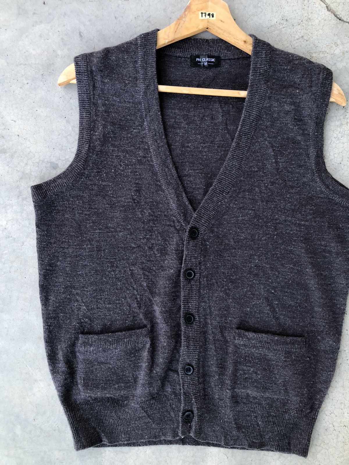 Japanese Brand Grey V-Neck Sweater Vest Cardigan With Pocket Size US M / EU 48-50 / 2 - 3 Thumbnail