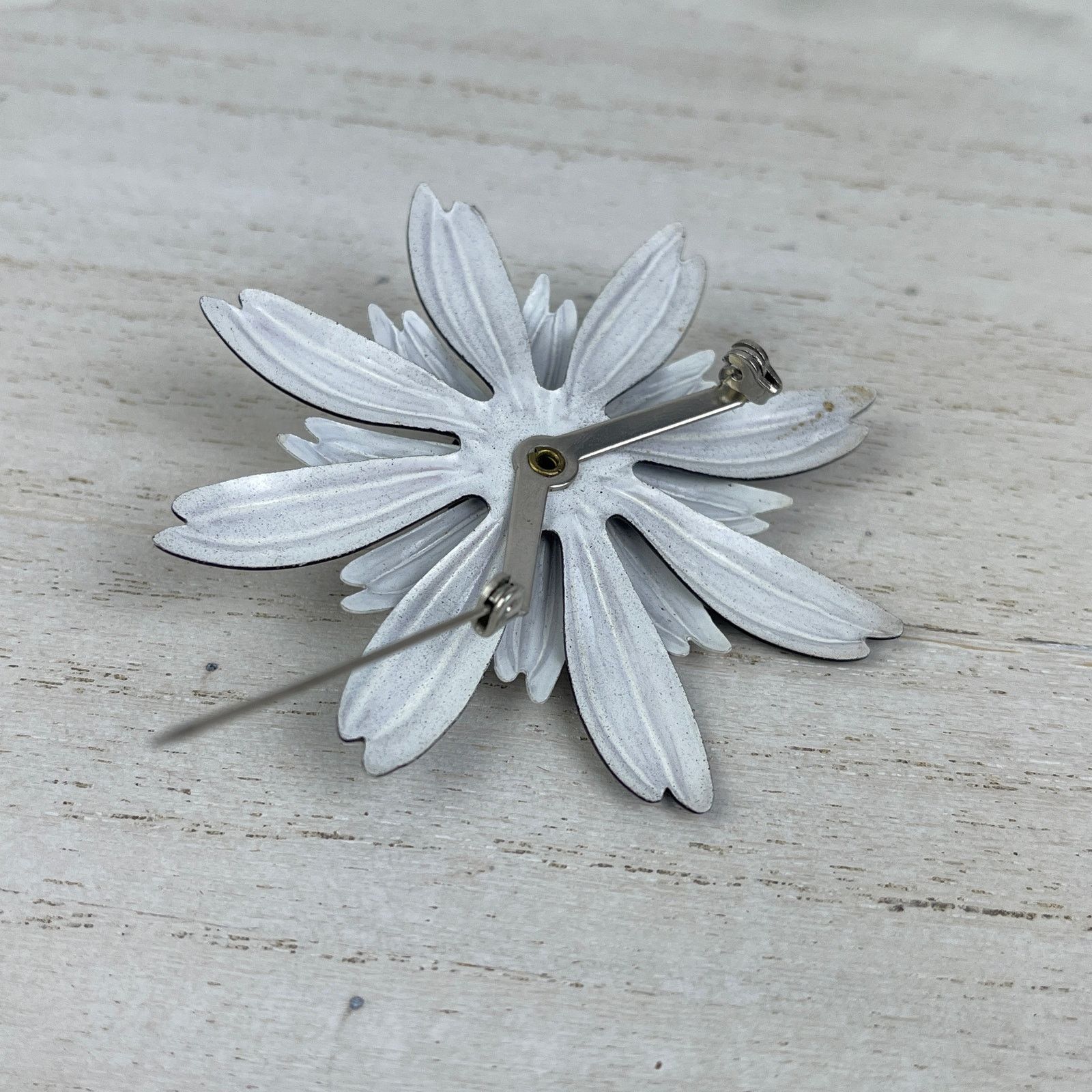 Vintage VTG 1960’s Black White Daisy Flower Brooch Pin Metal Enamel Size ONE SIZE - 16 Thumbnail