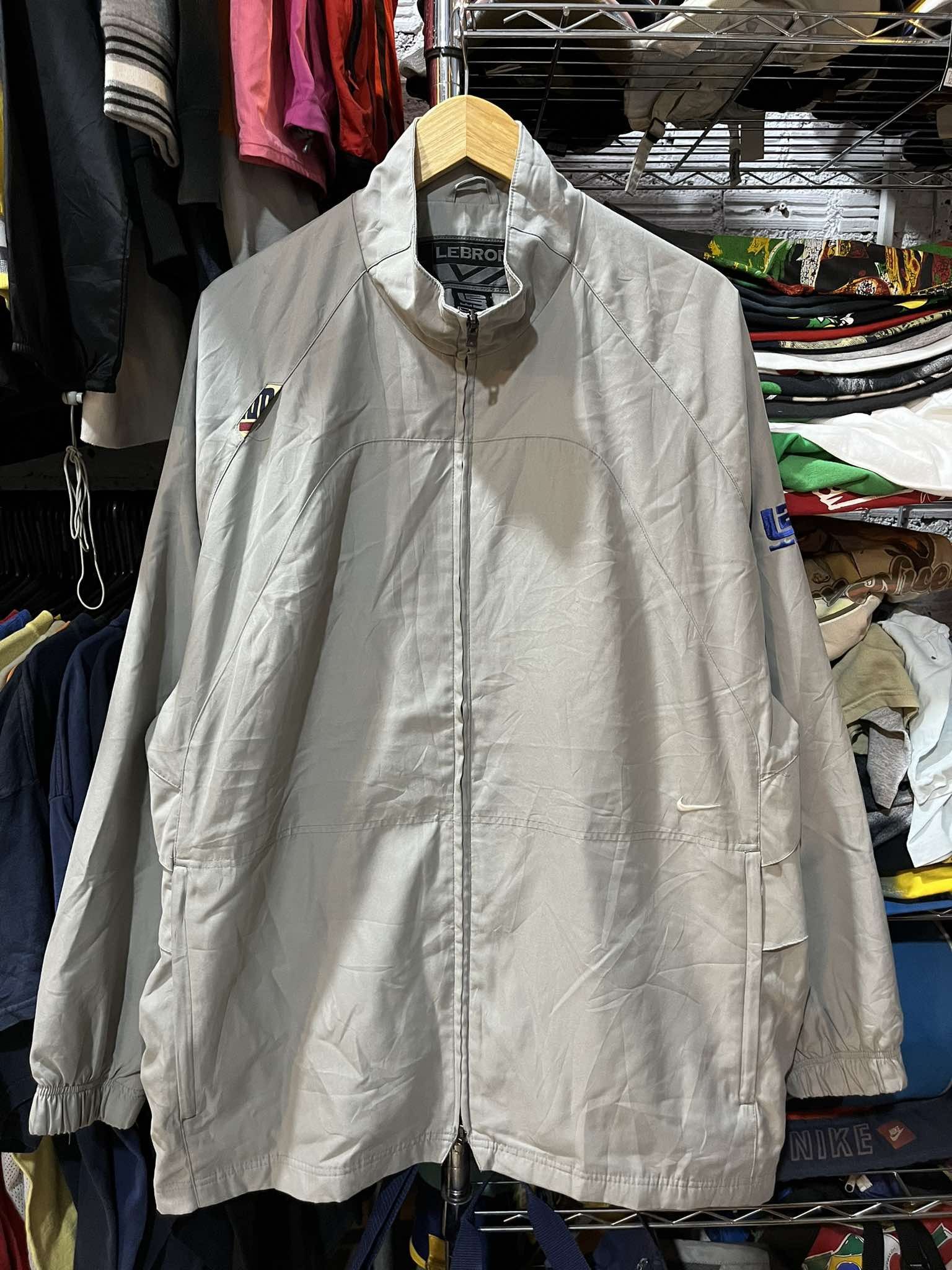 Nike Nike LeBron James Collection Swoosh Jacket Size US L / EU 52-54 / 3 - 1 Thumbnail