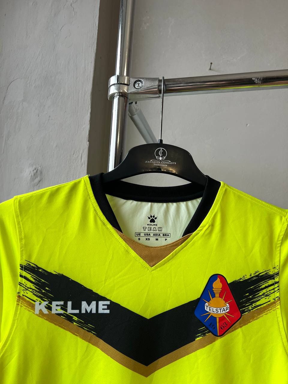 Sports Specialties 2017/18 TELSTAR KELME PLAYER ISSUED SOCCER JERSEY SHIRT SZ M Size US M / EU 48-50 / 2 - 3 Thumbnail