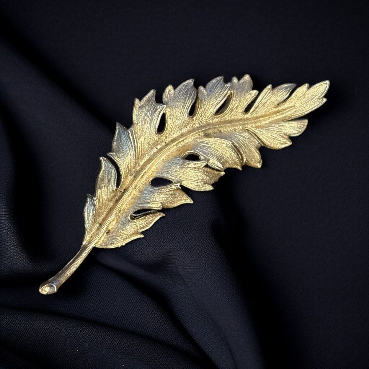 Vintage Vintage Coro 1961 golden leaf brooch Size ONE SIZE - 1 Thumbnail