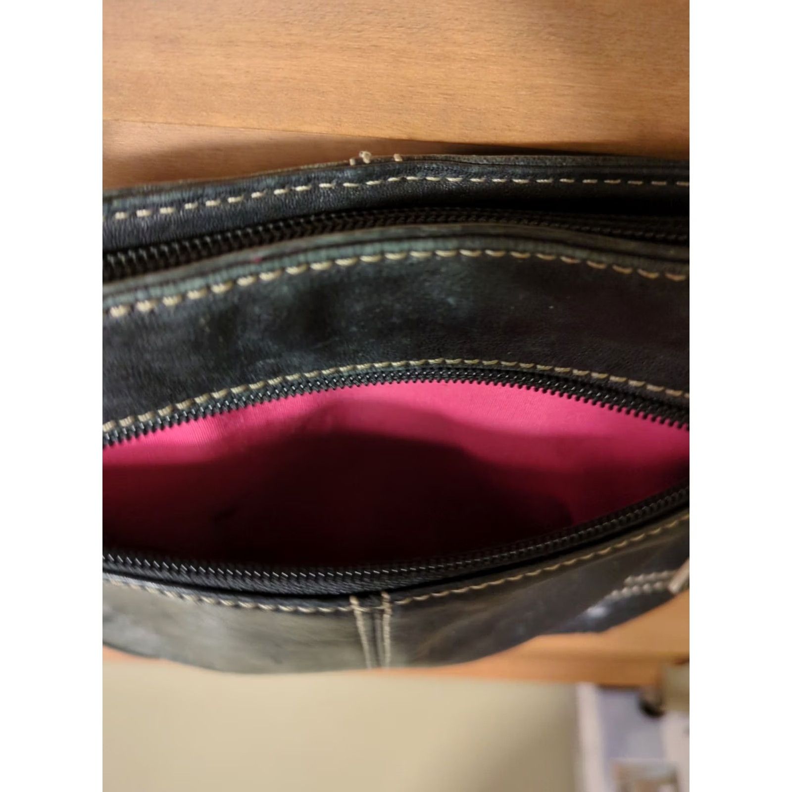 Vintage Stone Mountain Leather Shoulder Bag Security Pockets Zip Close Black Pebbled 9in Wide Women Medium Size ONE SIZE - 3 Thumbnail