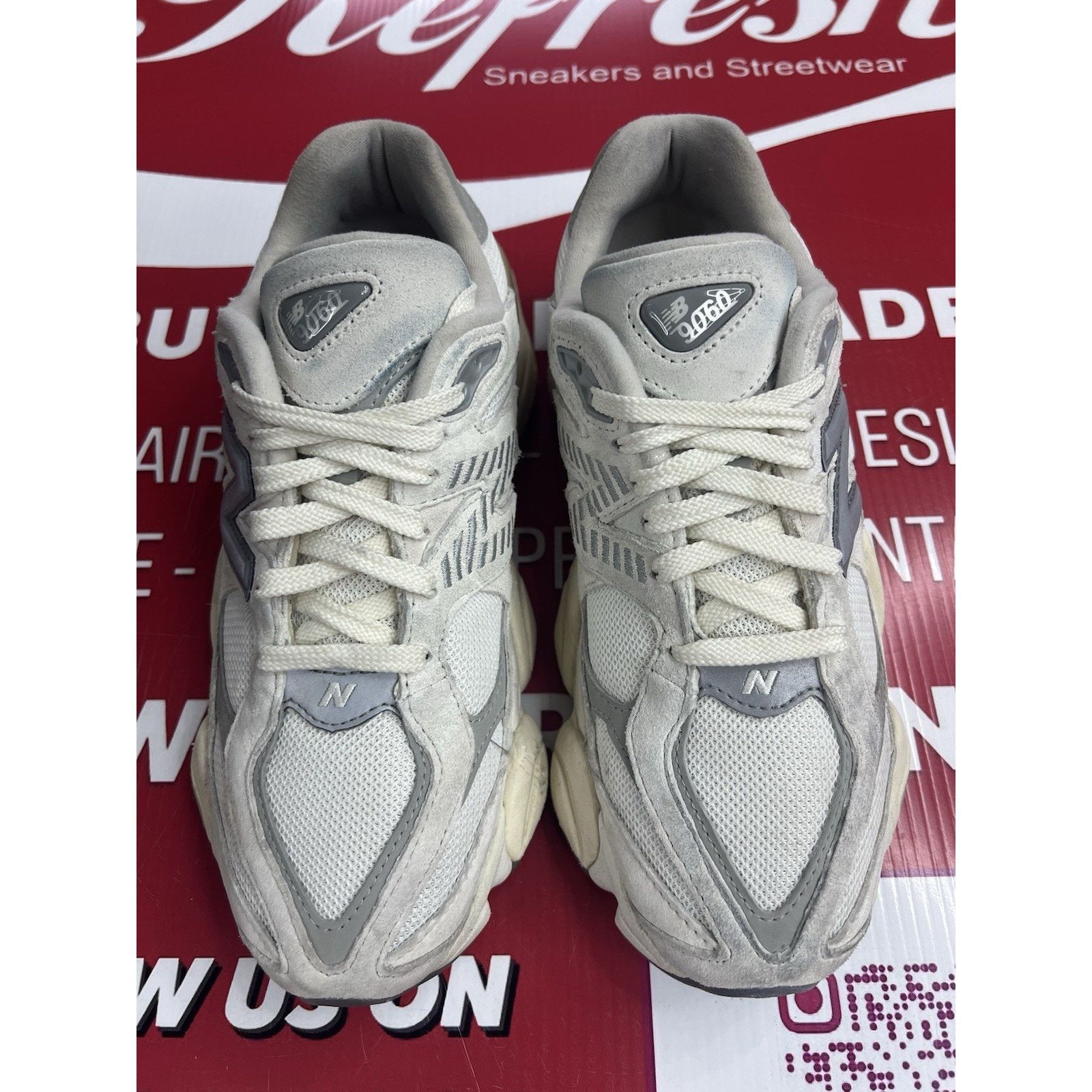 New Balance New Balance 9060 Sea Salt White Size 7 (U9060ECA) Size US 7 / EU 40 - 4 Thumbnail