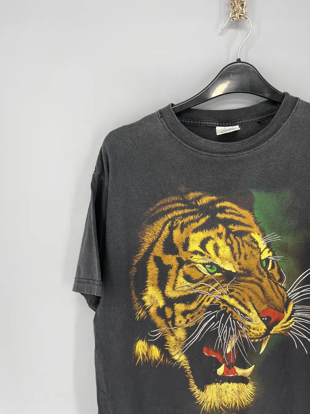 Vintage Vintage 90s Tiger Face Boxy Fit Tee Zip It London Size US L / EU 52-54 / 3 - 6 Thumbnail