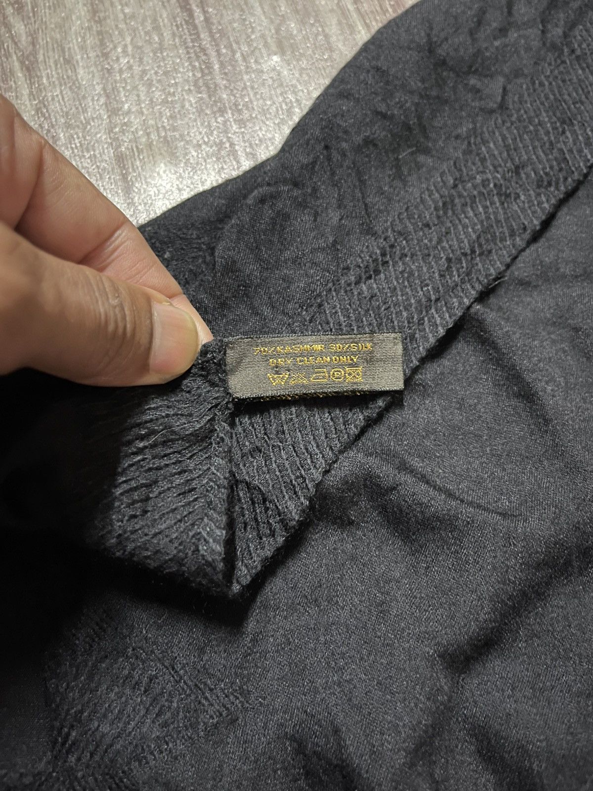 Louis Vuitton Louis vuitton monogram all black long scarf Size ONE SIZE - 9 Thumbnail