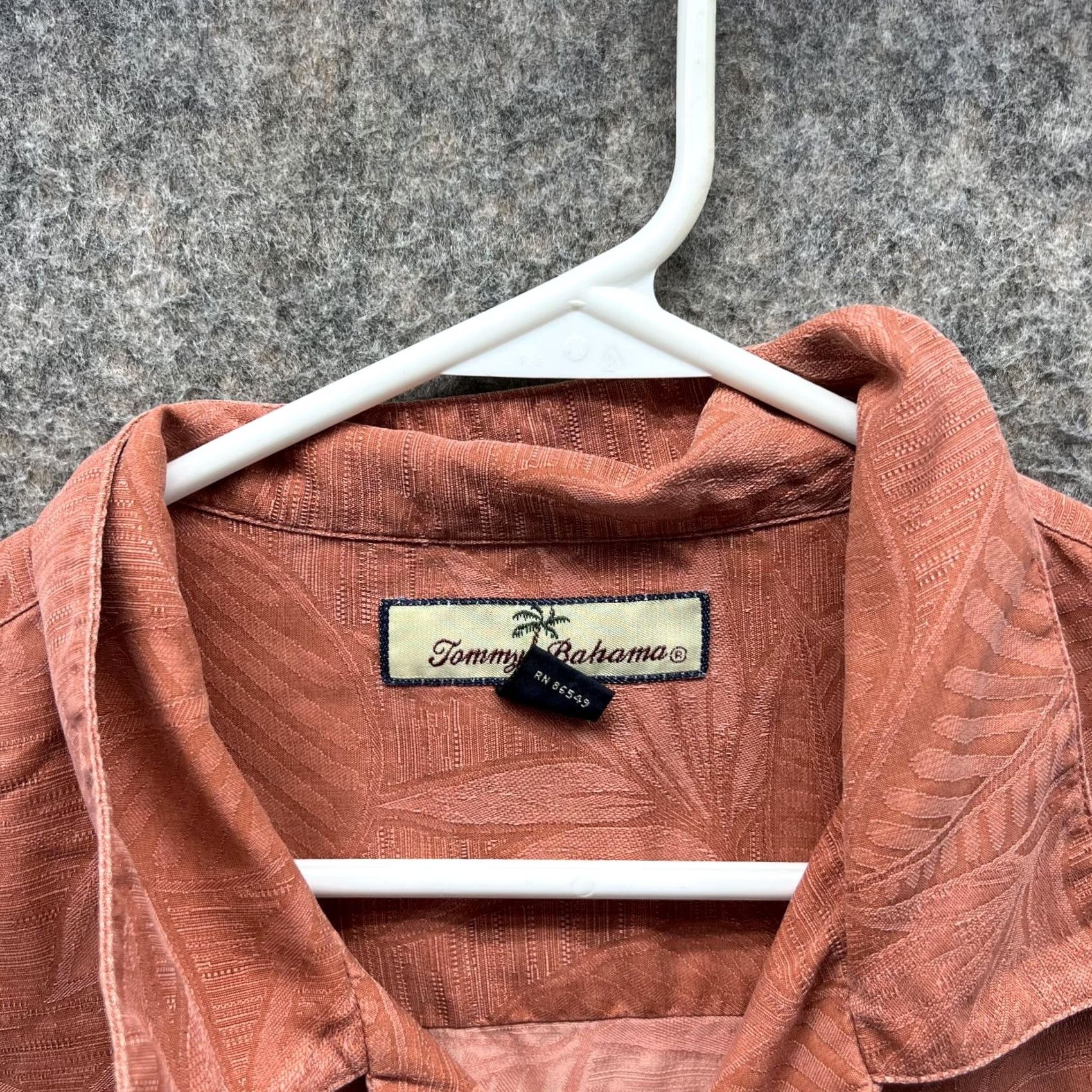 Tommy Bahama VINTAGE Tommy Bahama Shirt Men Large Adult Orange Silk Button-Down Casual/Formal/Workwear 48 in Chest Short Sleeve Button-Up Collared Regular Size US L / EU 52-54 / 3 - 5 Thumbnail