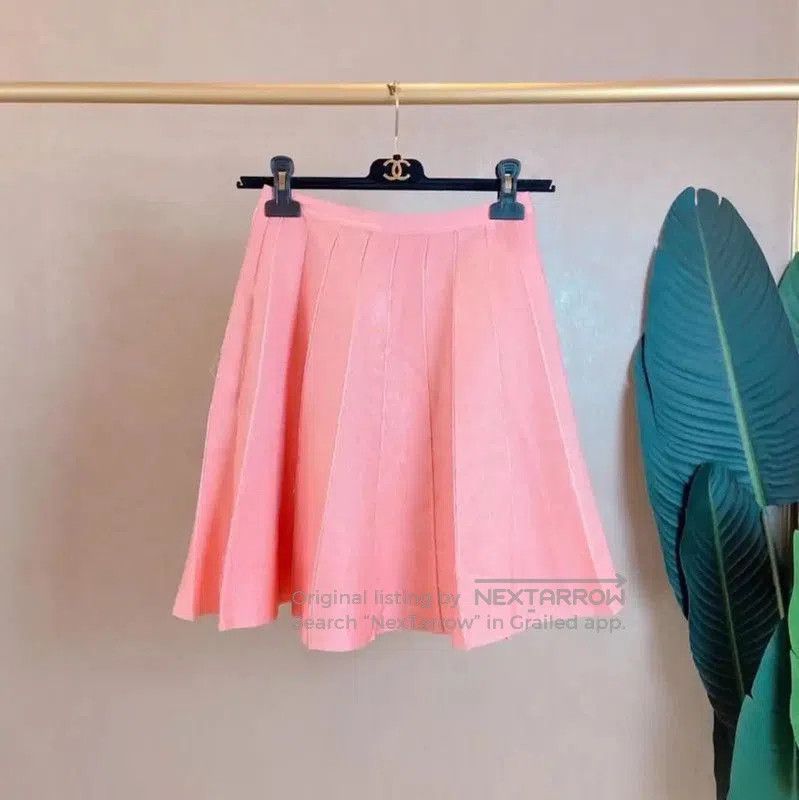 Dior Pleated Pink Skirt for Summer .