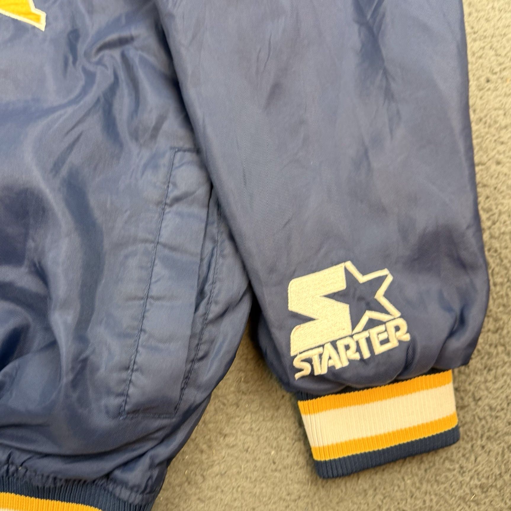 Starter VINTAGE UCLA Bruins Satin Jacket Mens XL Blue Windbreaker V Neck Jacket Size US XL / EU 56 / 4 - 2 Thumbnail