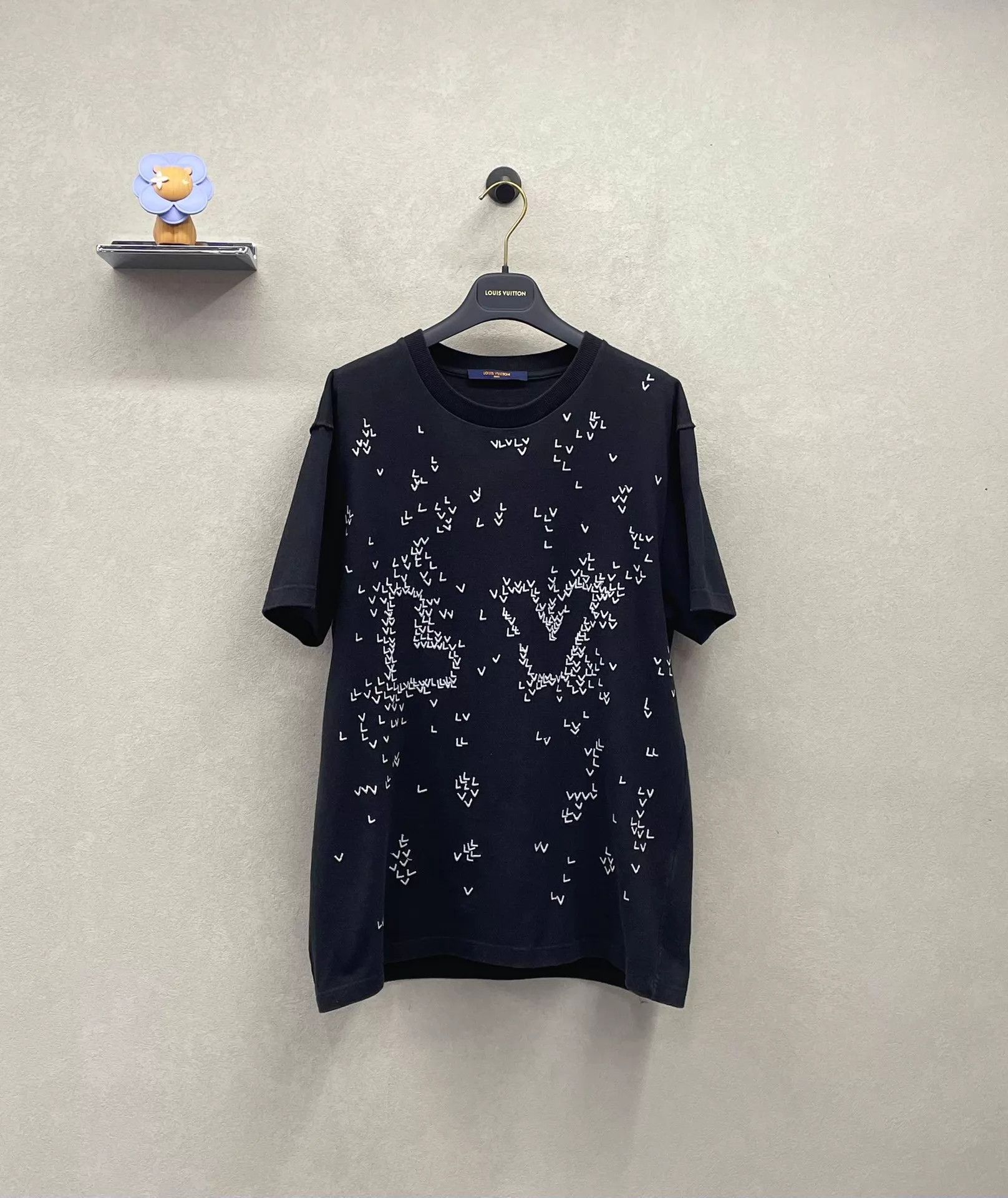 Louis Vuitton LOUIS VUITTON Embroidered Crew Neck SS Tee Black Size US S / EU 44-46 / 1 - 2 Thumbnail