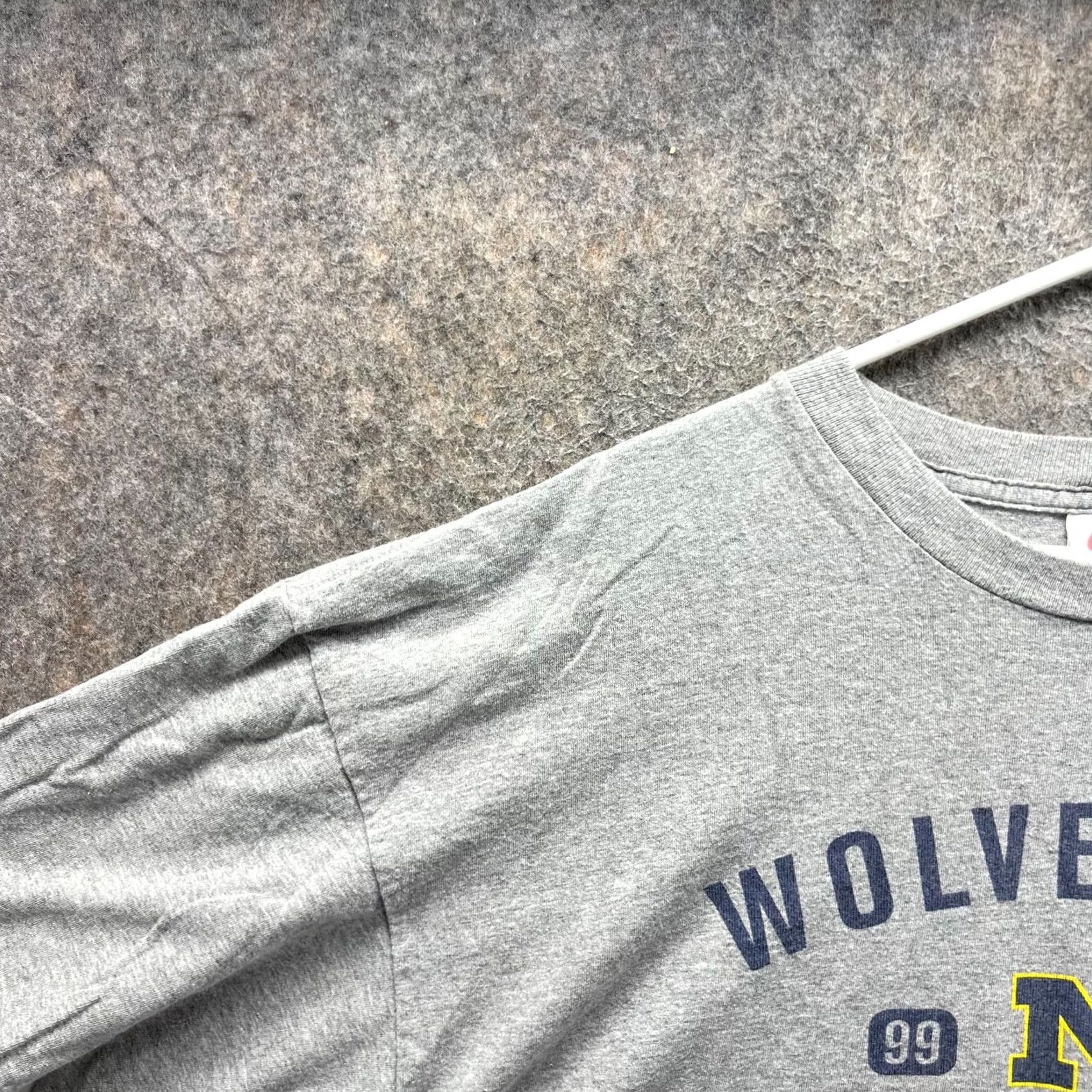 Nike VINTAGE Nike Shirt Mens XL Gray Crewneck Michigan Wolverines Basketball Y2K Shirt Size US XL / EU 56 / 4 - 7 Thumbnail