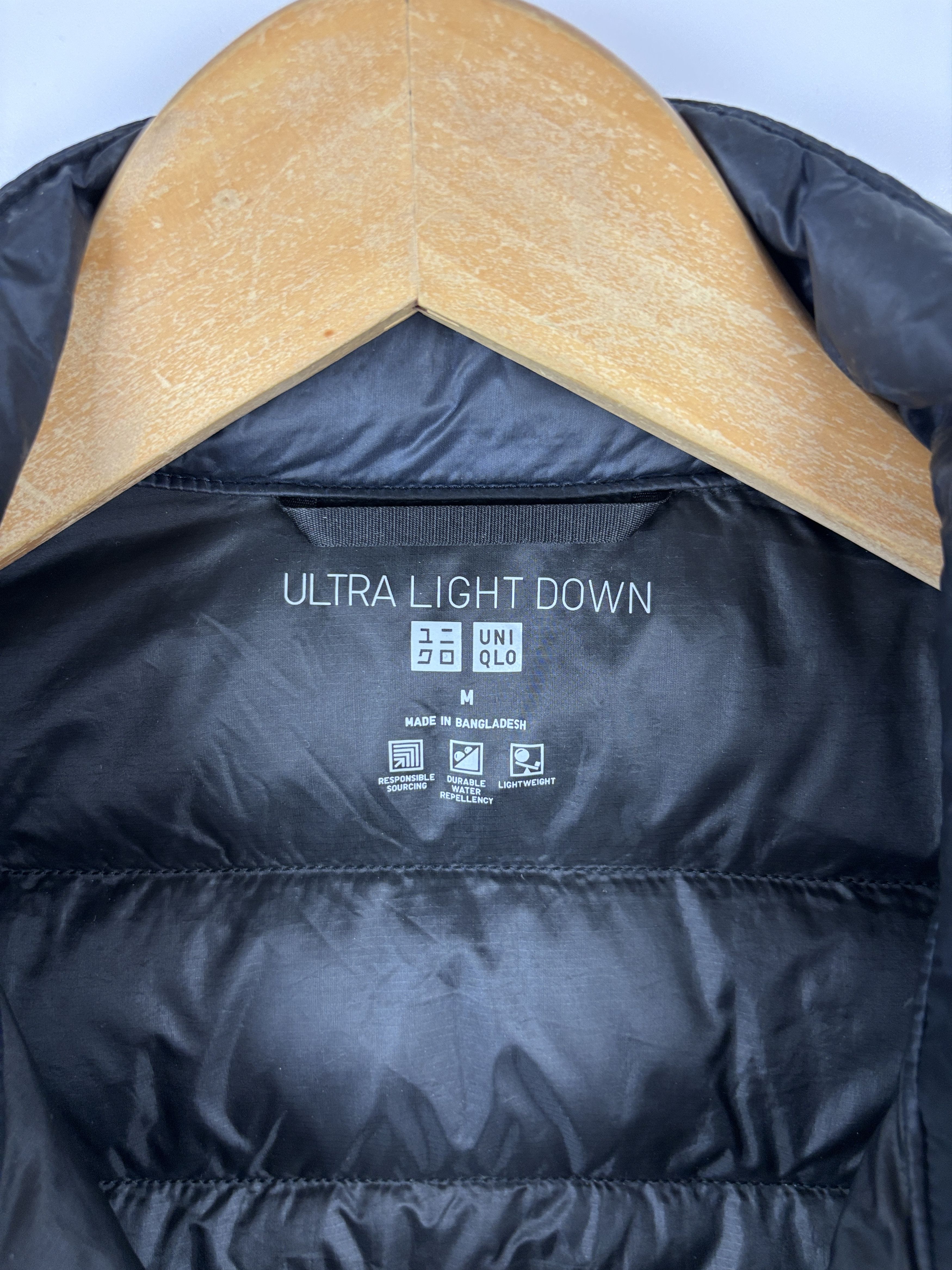 Uniqlo Mens Uniqlo Ultra Light Down Puffer Vest Navy Blue Size L Size US L / EU 52-54 / 3 - 7 Thumbnail