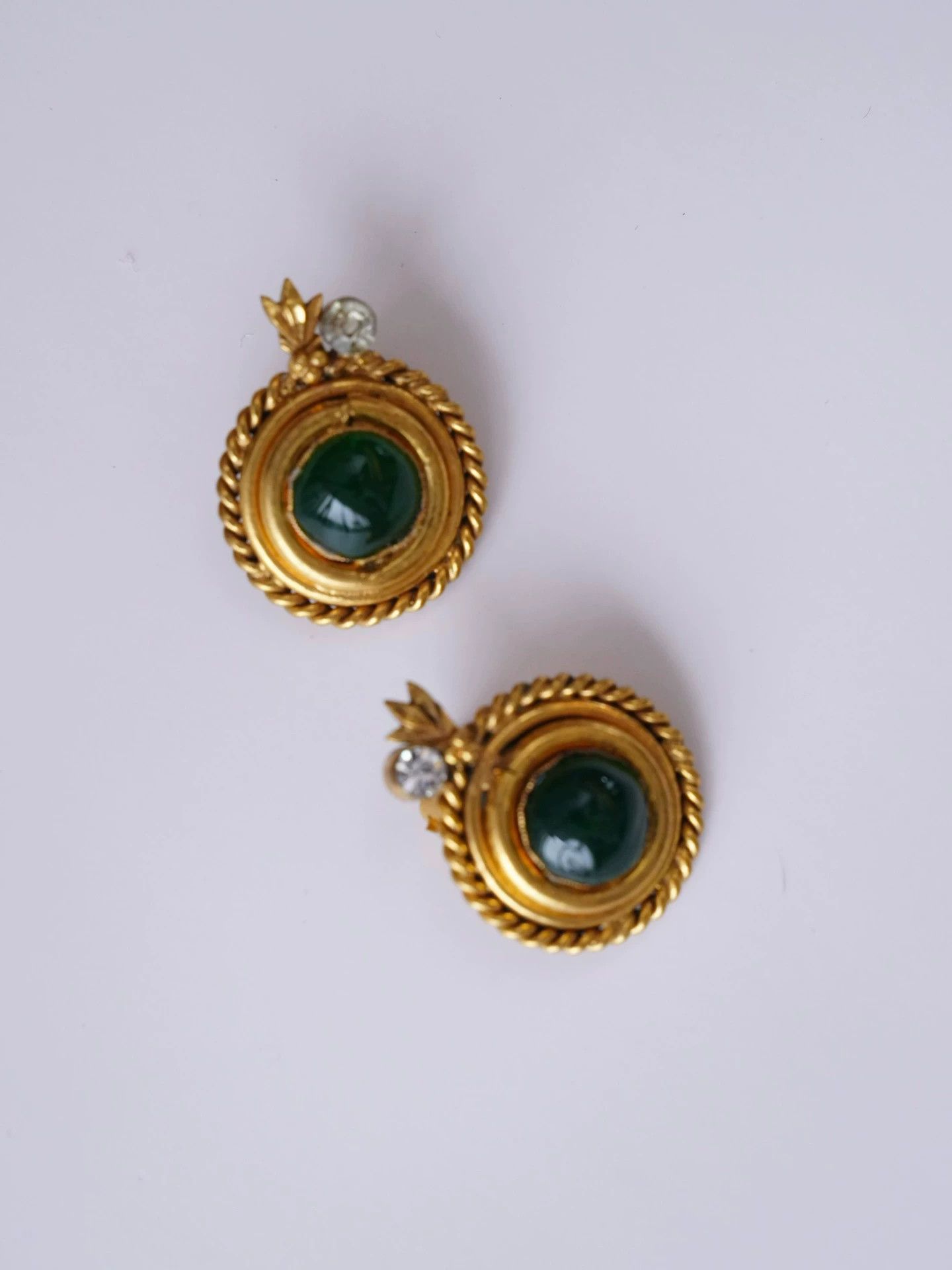 Chanel Chanel Vintage Green Glass Round Clip-On Earrings Size ONE SIZE - 3 Thumbnail