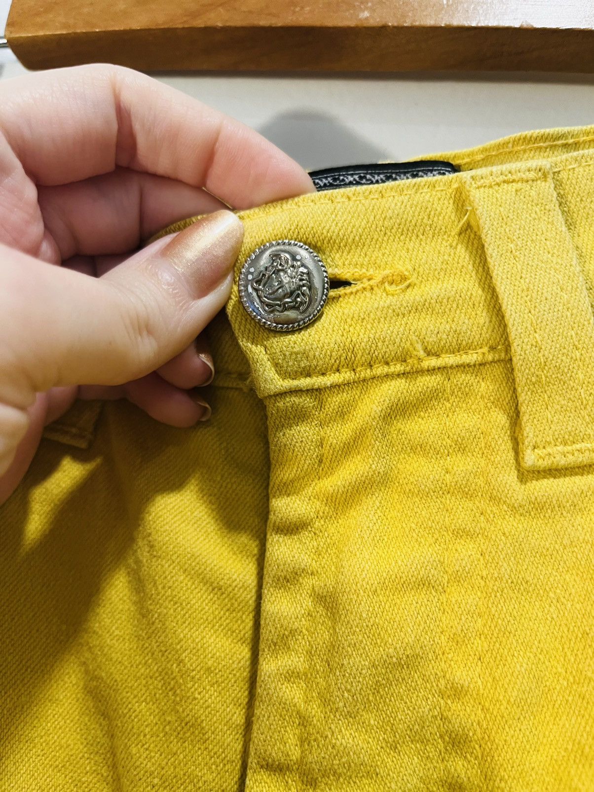 Versace Jeans Couture VERSACE Jeans Couture Vintage Yellow Straight Leg Jeans Size 26" / US 2 / IT 38 - 7 Thumbnail